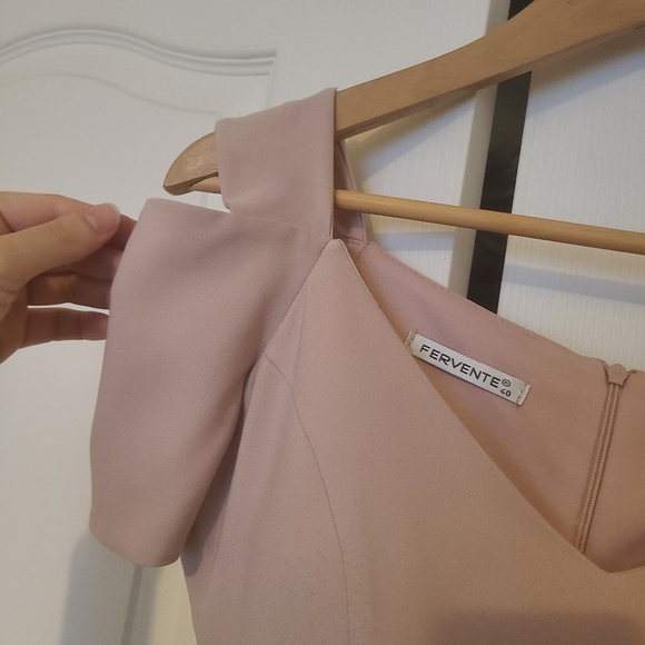 Beautiful off the shoulder cocktail dress - Picture 4 of 5